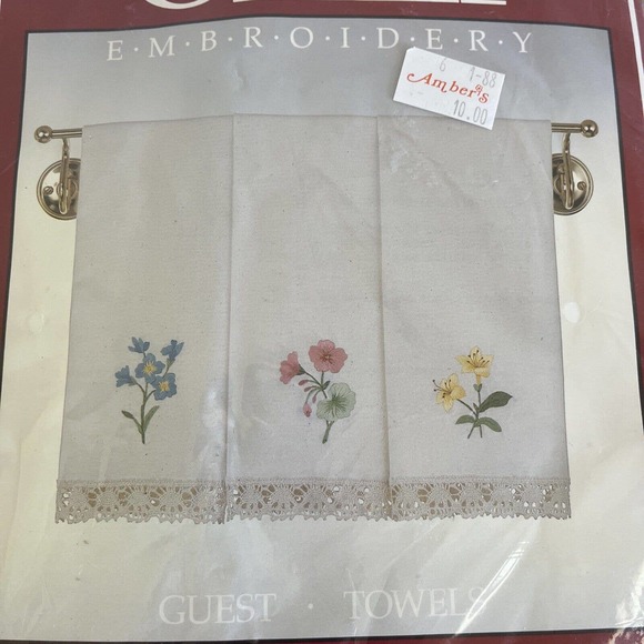 Vintage Cathy Needlecraft Floral Embroidery Guest Towel Kit Lace Trim 1984 NOS - Picture 4 of 8